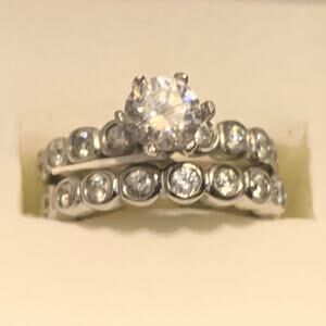Simulated diamond set, size 8, TGW 3.45 cts